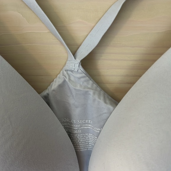 Victorias Secret 36D Bra - Picture 2 of 4